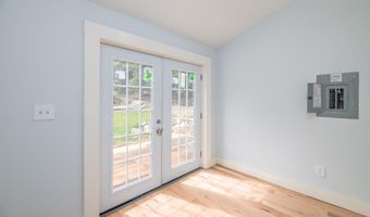 8 Magnolia Ln, Starks, ME 04911