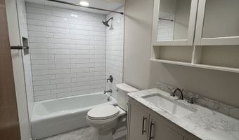 6 W Cypress St, Arlington Heights, IL 60005