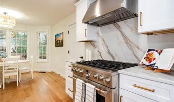 247 Glen Hill Dr, North Kingstown, RI 02874