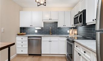 2 School St 108, Lincoln, RI 02802