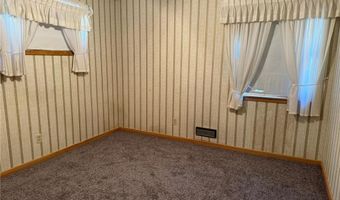314 Burr Oak Dr, Albert Lea, MN 56007