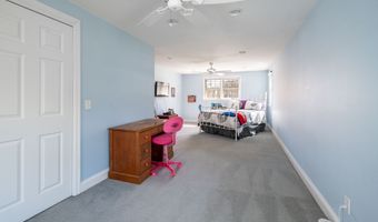 2 Greenview Rd, Brookfield, CT 06804