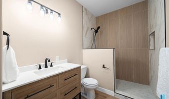 813 E Heatherwood Dr, Brandon, SD 57005