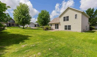 1633 W 71ST St, Davenport, IA 52806