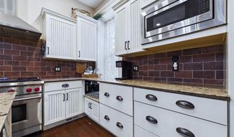 1715 Liberty St, Alton, IL 62002