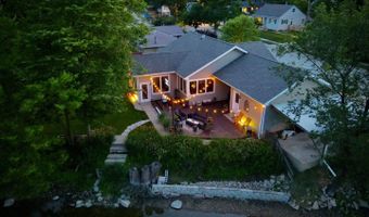 17 Willow St, Algonquin, IL 60102