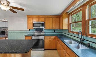 86 Oak St, Hopkinton, RI 02804
