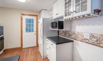 915 Sharondale Dr, Amherst, OH 44001