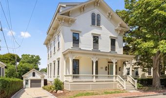 28 Mount Vernon St, Newport, RI 02840