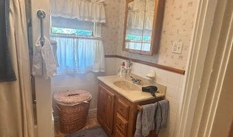 28 Charles St, Belfast, ME 04915