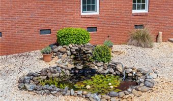 121 Lewis Burnett Dr, Boiling Springs, SC 29316