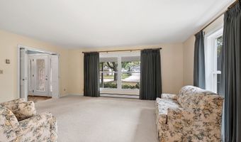 1909 N NICHOLAS St, Appleton, WI 54914