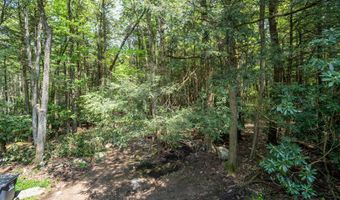 18 Holiday Dr, Albrightsville, PA 18210