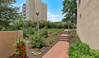 1101 S ARLINGTON RIDGE Rd 214, Arlington, VA 22202