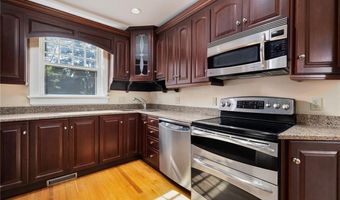 107 Old Beach Rd 2, Newport, RI 02840