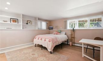 2 Buckingham St, Barrington, RI 02806