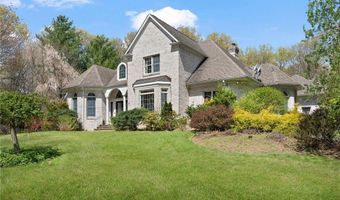 4 Christopher Dr, Lincoln, RI 02865