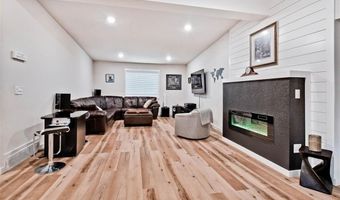 2 Purfleet Dr, Bella Vista, AR 72715