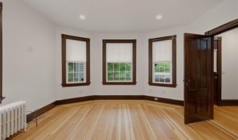 82 Van Zandt Ave, Newport, RI 02840