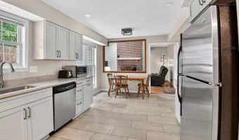 1202 VIKING Dr N, Arnold, MD 21012