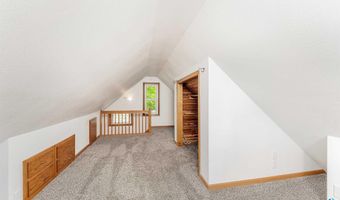 312 S 1st Ave, Brandon, SD 57005