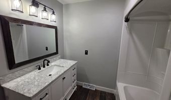 38608 129th St, Aberdeen, SD 57401