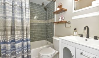 3 Davos Dr 6, Alloway, NJ 07462