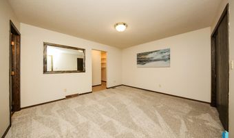 6008 W 37th St, Sioux Falls, SD 57106