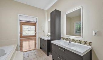 4505 Lakefield Bnd, Berkeley Lake, GA 30096
