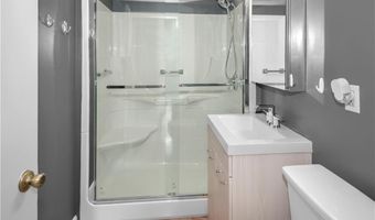 6 Sweeney Ln, Bristol, RI 02809