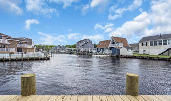 221 Magnolia Dr, Bayville, NJ 08721