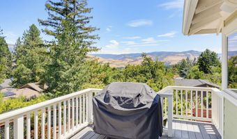 425 Merrill Cir, Ashland, OR 97520