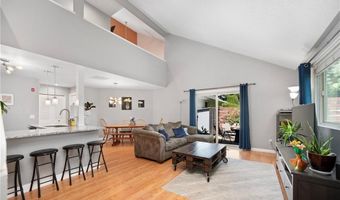 933 Williamsburg Cir, Warwick, RI 02886