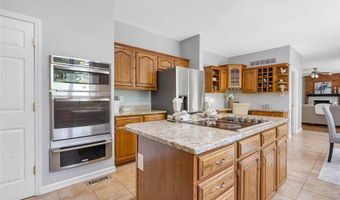 821 Heatherhaven Dr, Ballwin, MO 63011
