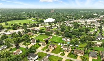 725 N 8th Ave, Addison, IL 60101