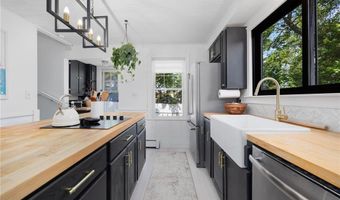 110 Spofford Ave, Warwick, RI 02888