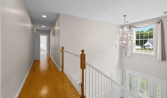 29 Weatherdeck Dr, Bourne, MA 02532