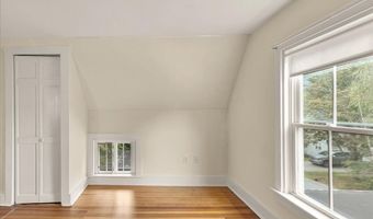 92 Cedar St, Belfast, ME 04915