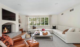 215 Watch Hill Dr, East Greenwich, RI 02818