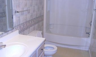 17 W Locust St, Aurora, MO 65605