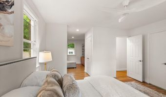 6010 BENALDER Dr, Bethesda, MD 20816