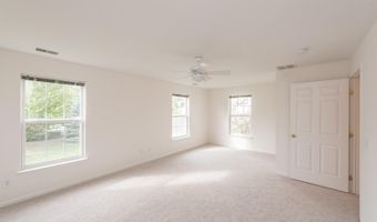 2800 S Knightsbridge Cir, Ann Arbor, MI 48105