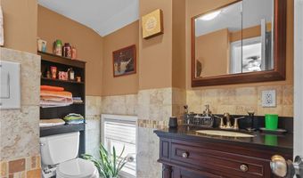 70 Perkins Ave, Cranston, RI 02910