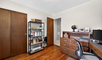 404 Oakmont Cir, Ballwin, MO 63011