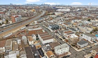 31 COTTAGE St, Bayonne, NJ 07002