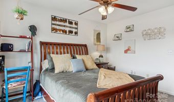 22 Rotunda Cir, Asheville, NC 28806