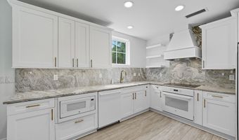 50 BEACH COTTAGE Ln, Atlantic Beach, FL 32233