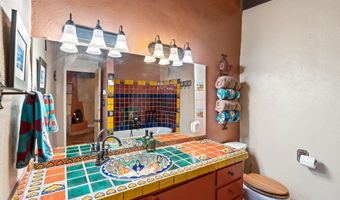 174 Hondo Seco Rd, Arroyo Hondo, NM 87513