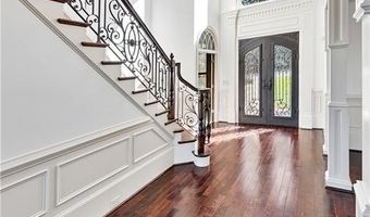 675 FALLS LAKE Dr, Alpharetta, GA 30022