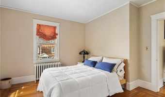 27 Cranston Ave, Newport, RI 02840